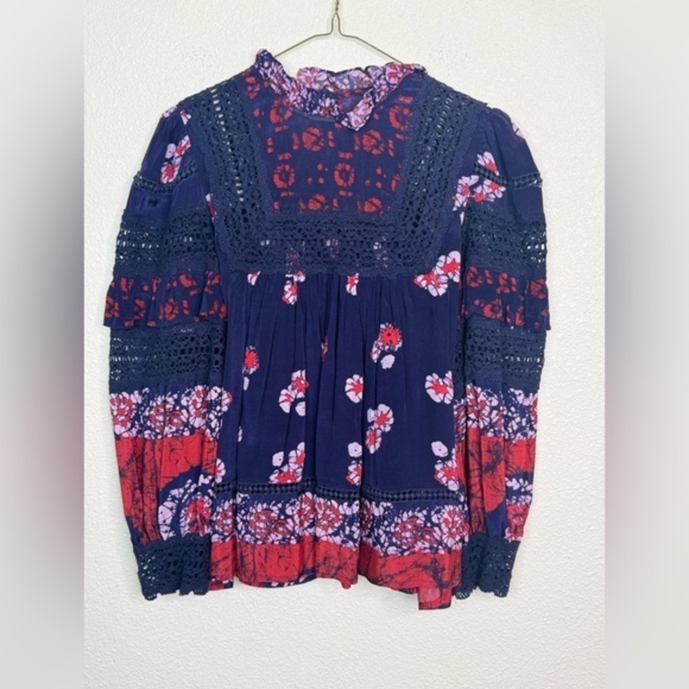 Sea crepe floral printed crochet trim crew neck top size S (4)